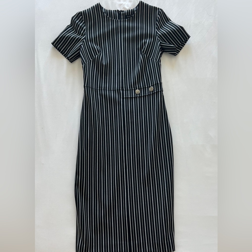 Banana Republic professional dress size 0. Black and white stripes